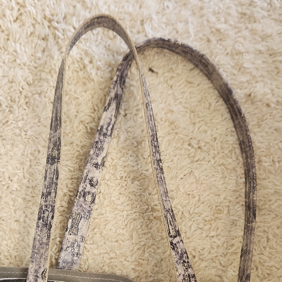 Elegant Black and White Fringe Tote - Picture 5 of 6